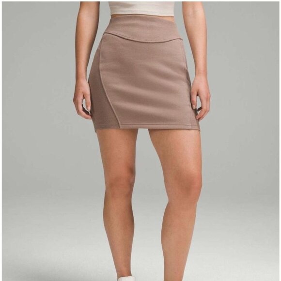NWT Lululemon Scuba High-Rise Mini Skirt Sz XS In Taupetastic - Picture 1 of 6